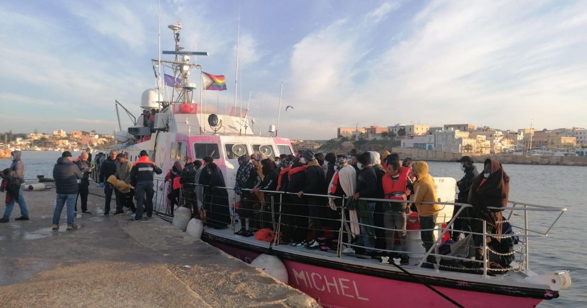 Più di 3.000 migranti sono arrivati ​​nell’isola italiana questo fine settimana – Respublika.lt