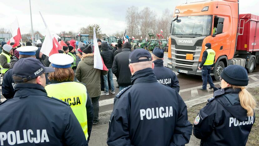 Polscy rolnicy przyłączają się do protestów przewoźników na granicy z Ukrainą – Respublika.lt