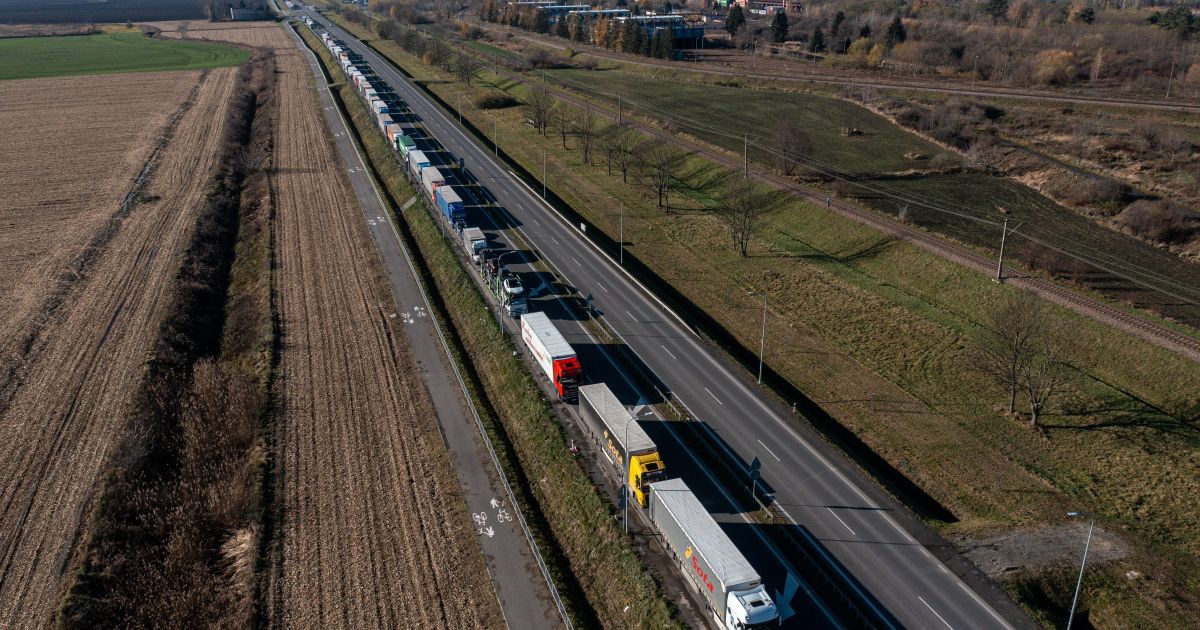 Ukraina: Negocjacje w sprawie zakończenia protestu kierowców ciężarówek w Polsce znów kończą się fiaskiem – Respublika.lt