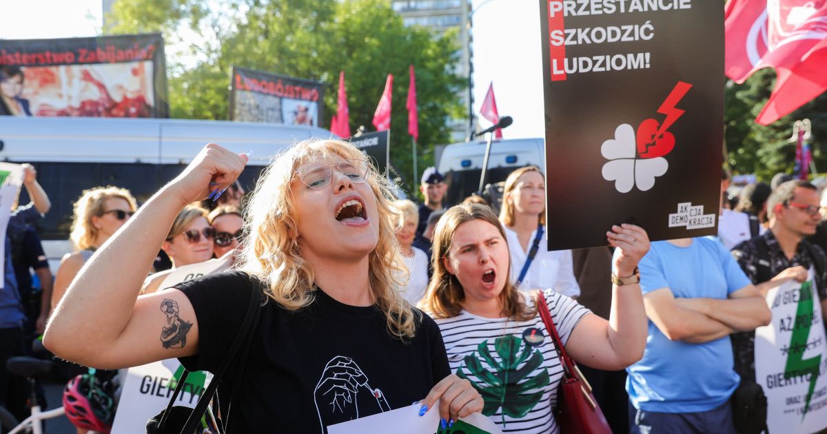 W Polsce rząd ogłosił nowe wytyczne ułatwiające dostęp do aborcji – Respublika.lt